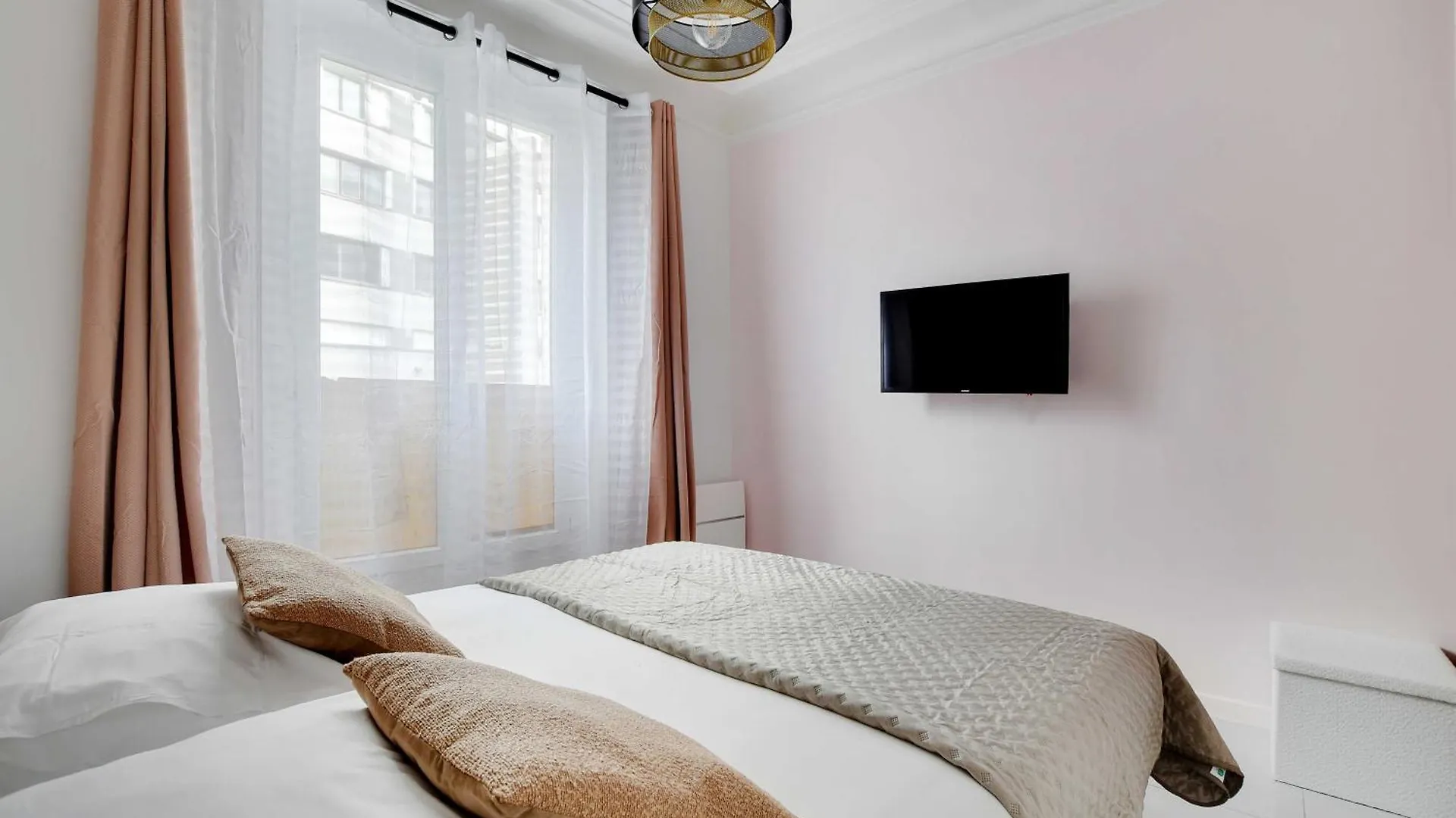 Cosy Fully-Equipped Apt - 4P - Montmartre Paris 0*,  France